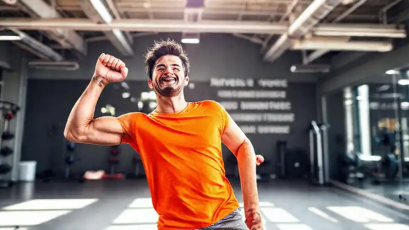 Persona motivada entrenando con energía y entusiasmo